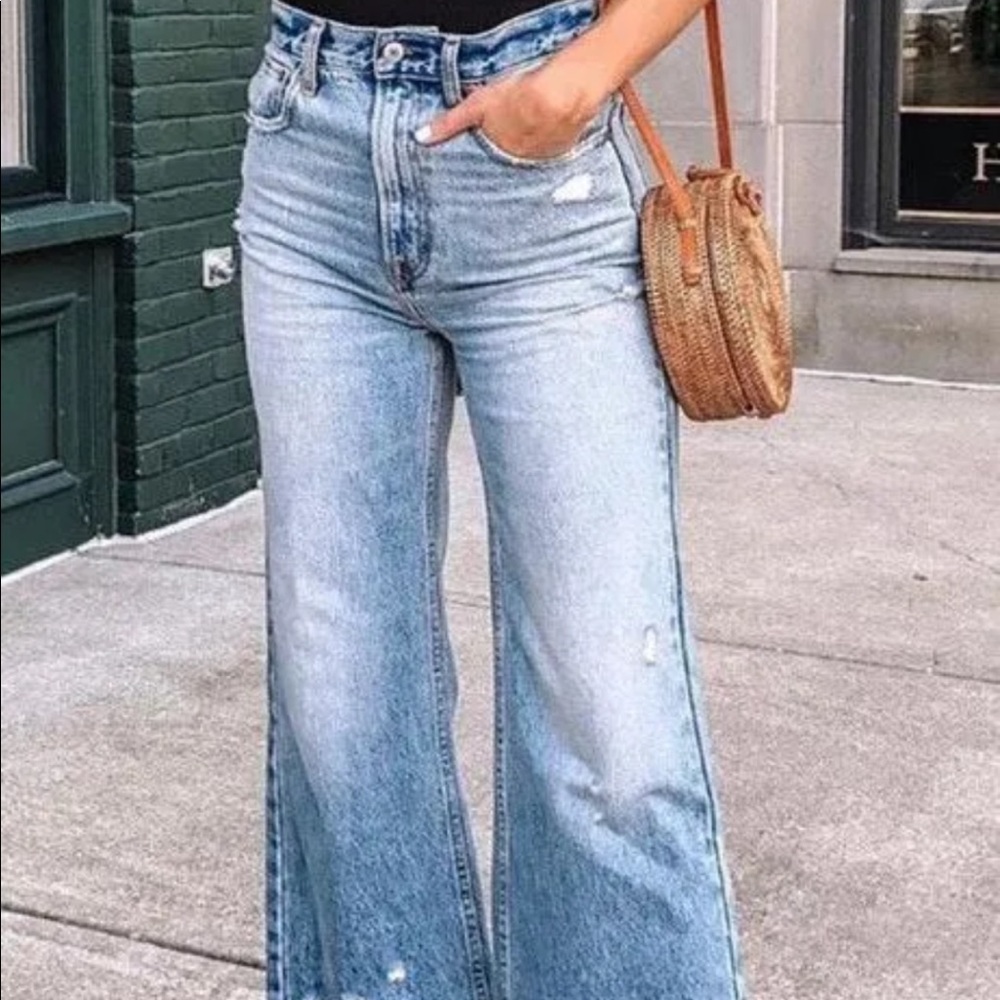 Abercrombie & Fitch Ultra high rise cropped wide leg jeans size 27